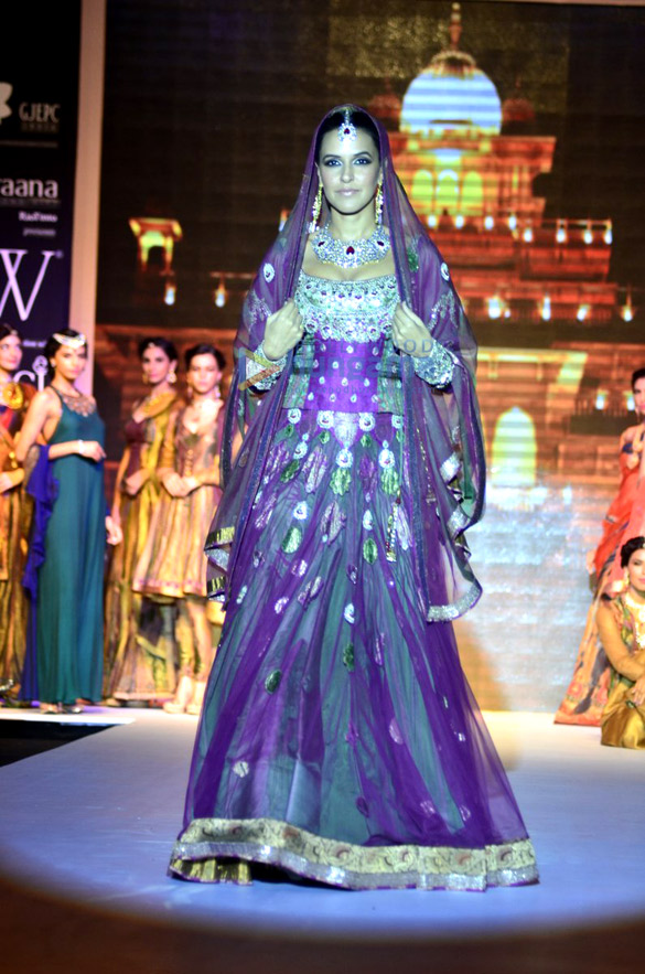 neha dhupia ankita shorey walk for gitanjali gems at iijw 2014 4