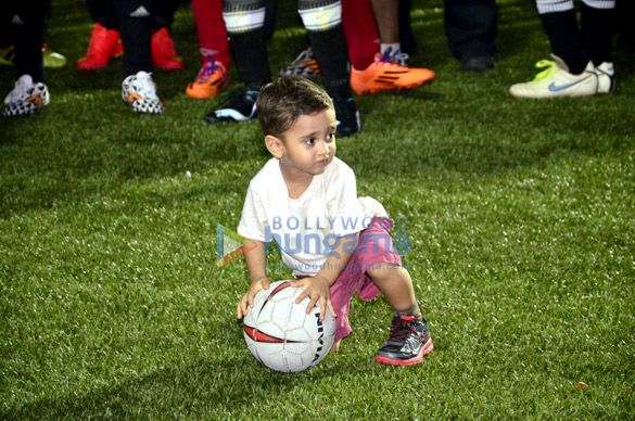 aamir hrithik abhishek at ira khans charity football match 31