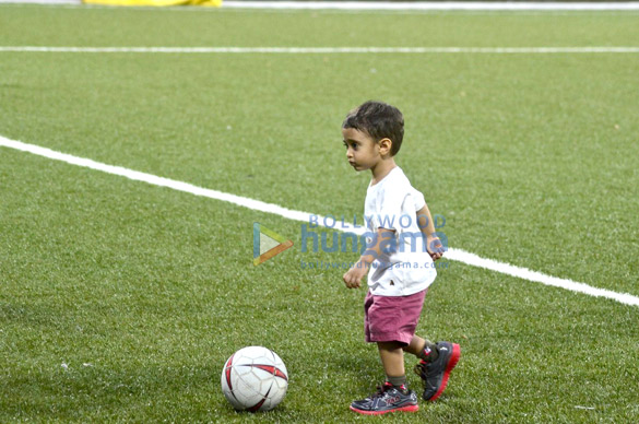aamir hrithik abhishek at ira khans charity football match 28