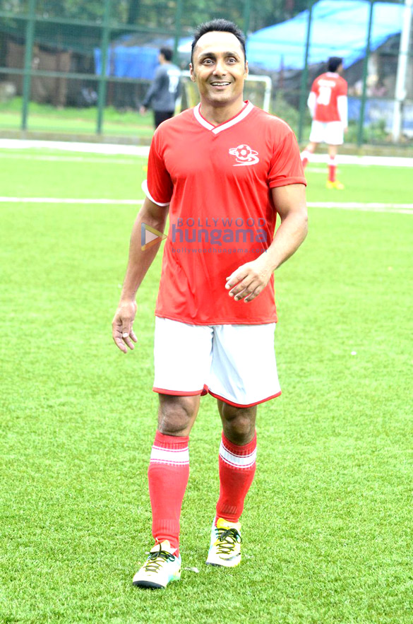 aamir hrithik abhishek at ira khans charity football match 13