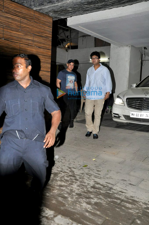 hrithik kunal snapped at aamir khans house 4