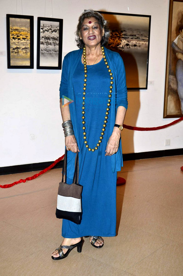 sonakshi sinha inaugurates an art exhibition 11