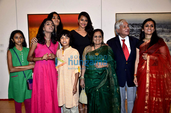 sonakshi sinha inaugurates an art exhibition 6