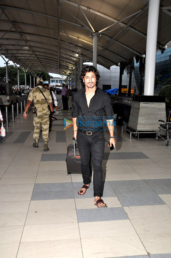 vidyut jamwal snapped at the airport 6