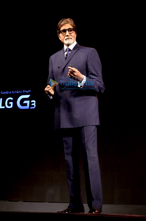 amitabh bachchan unveils new lg g3 smart phone 9
