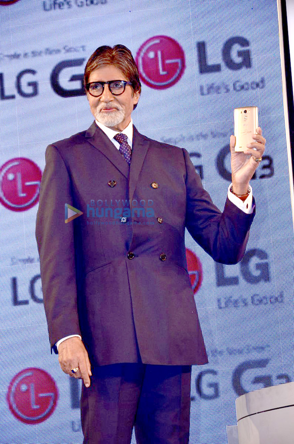 amitabh bachchan unveils new lg g3 smart phone 4