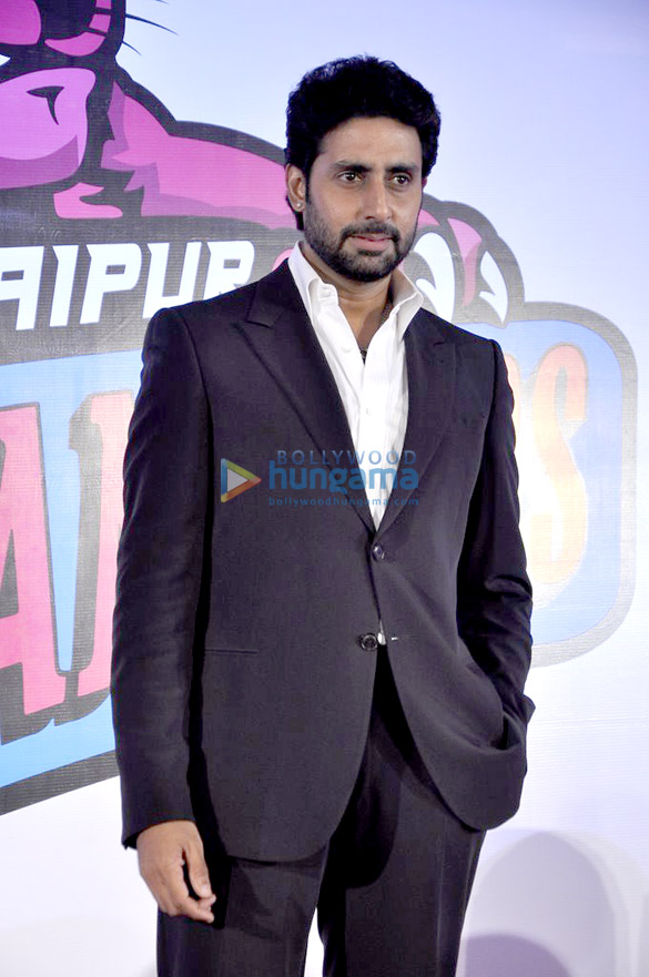 abhishek bachchan announces the members of his kabaddi team 8