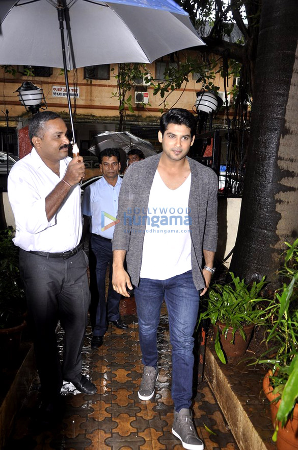 siddharth shukla unveils magna magazines latest issue 9