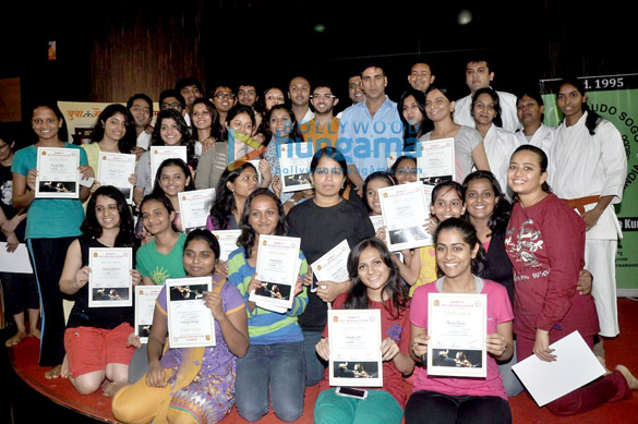 akshay gives certificates to first womens self defense batch 6
