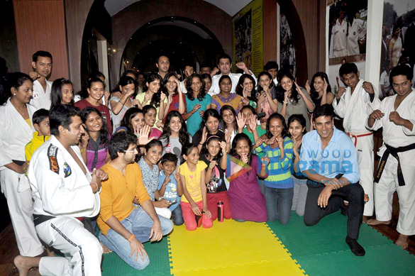 akshay gives certificates to first womens self defense batch 2