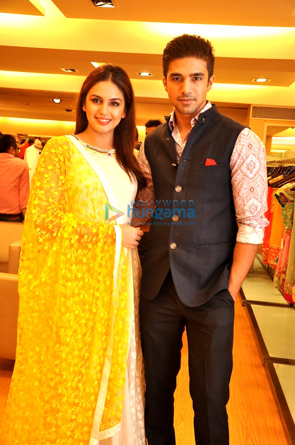neha dhupia huma qureshi at varun bahls couture collection showcase 5