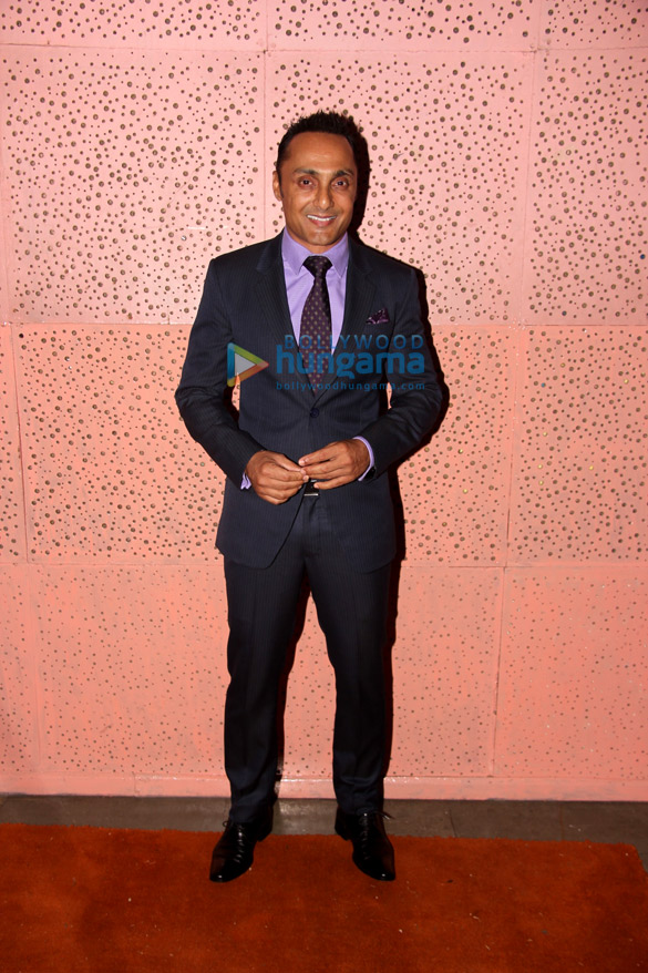 lesle lewis performs at the iimun 7