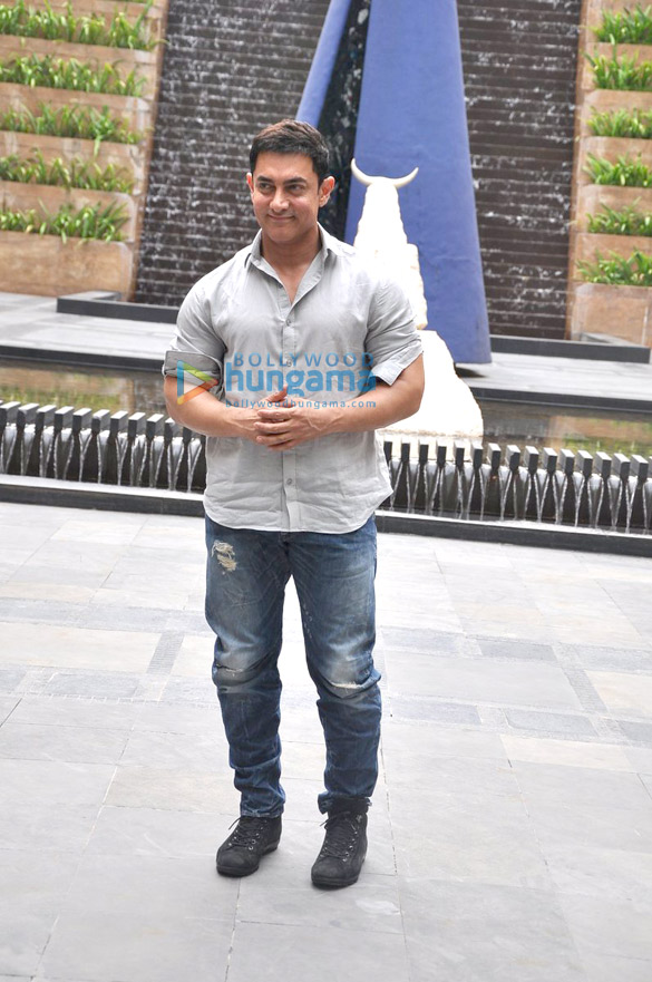 aamir khan attends the young inspirators network 7