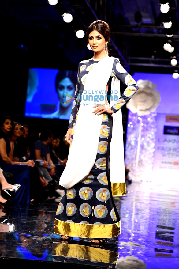 sushmita shilpa walk for lakme fashion week 2014 5