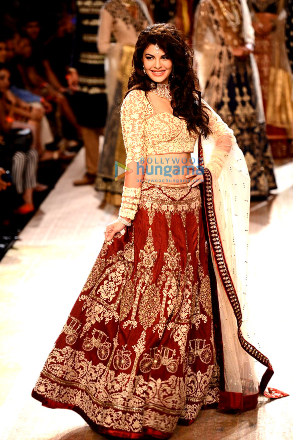 jacqueline walks for anju modi at lfw 2014 day 2 6