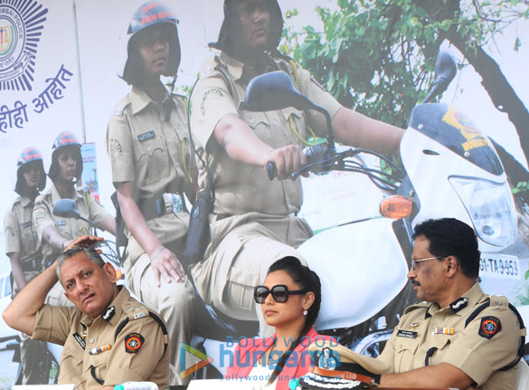 rani mukerji supports women beat marshalls scheme 6