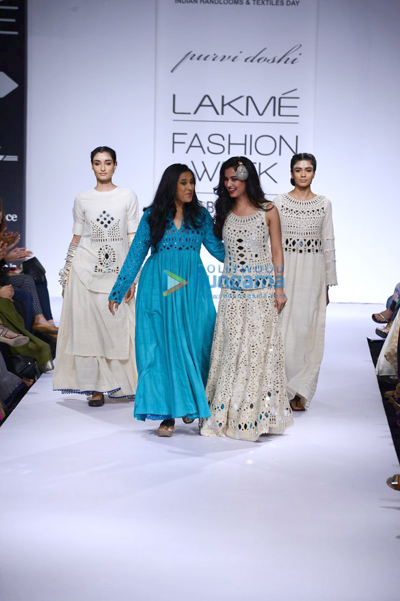 sonal chauhan walks for purvi doshi at lfw 2014 day 3 5