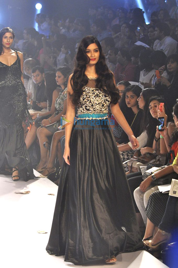 diana penty walks for rocky s at lfw 2014 day 4 5