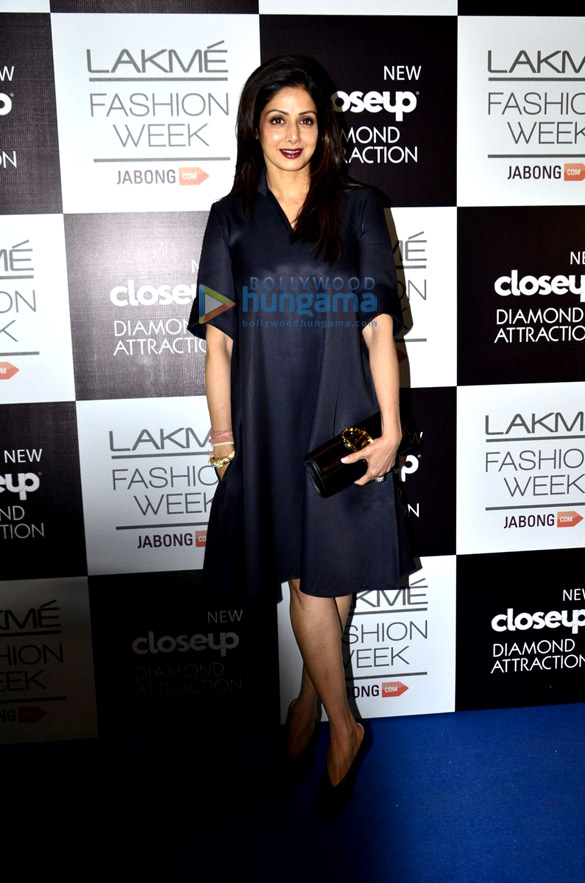 kareena varun walk for manish malhotra at lfw 2014 day 5 12