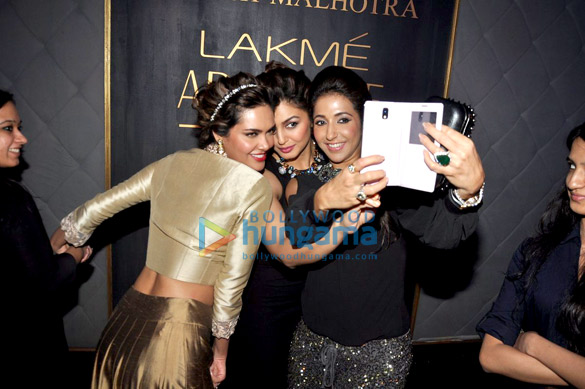 kareena varun walk for manish malhotra at lfw 2014 day 5 30