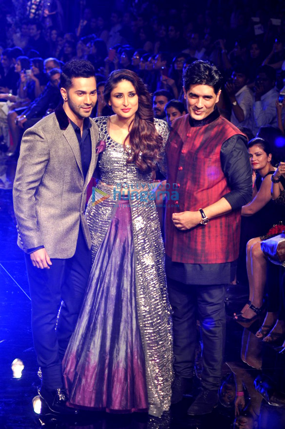 kareena varun walk for manish malhotra at lfw 2014 day 5 3