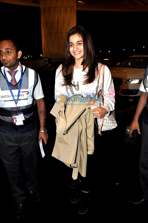 alia ayan snapped at the airport 6