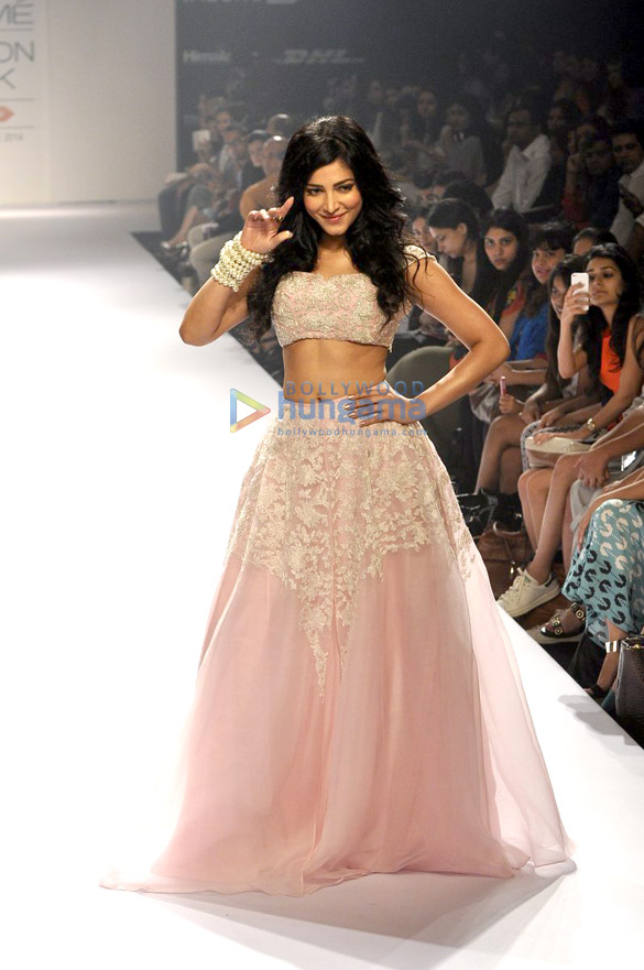 shruti haasan walks for shehla khan at lfw 2014 day 6 3