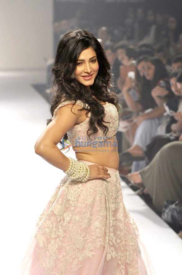shruti haasan walks for shehla khan at lfw 2014 day 6 4