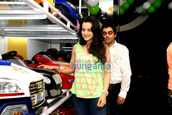ameesha patel launches a toy store 5