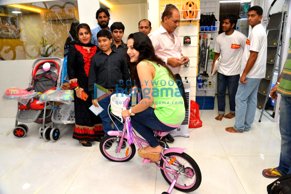 ameesha patel launches a toy store 11