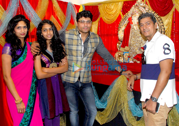 celebs grace the launch of ganpati bhajan at libas store 3