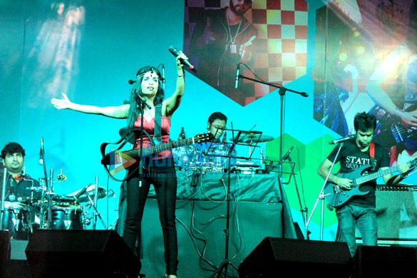 shibani kashyap performs at pheonix marketcity 6
