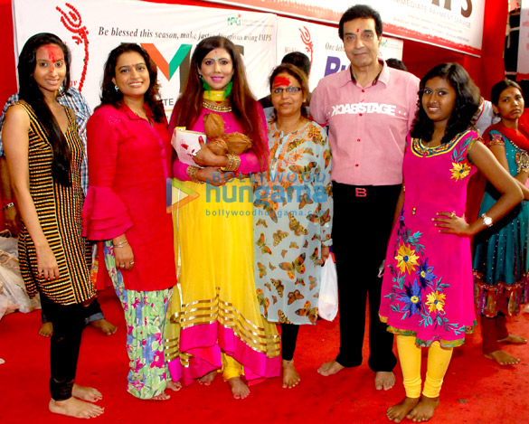 celebs snapped attending the darshan at lalbaug cha raja 2