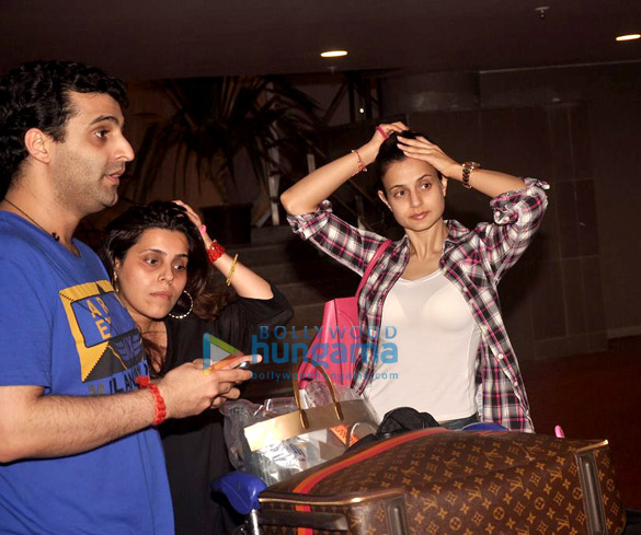 ameesha patel snapped returning from bangkok 7