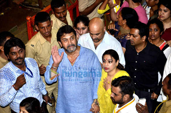 arjun rampal visits lalbaug cha raja to take blessings for his next hindi film daddy 5