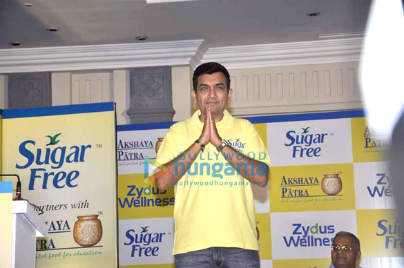 akshay kumar launches sugar frees donate your calories to help nourish children campaign 6