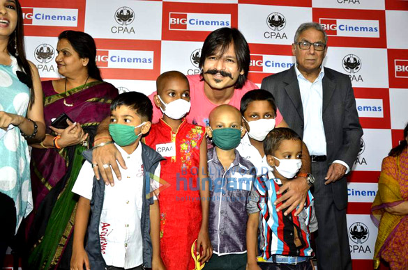 vivek oberoi celebrates his birthday with cancer patients 5