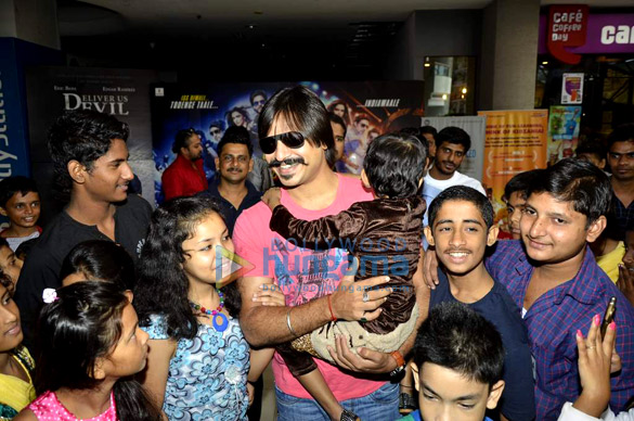 vivek oberoi celebrates his birthday with cancer patients 4
