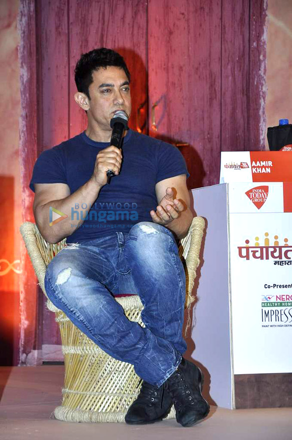 aamir khan and other celebs at panchayat aaj tak talk show 3
