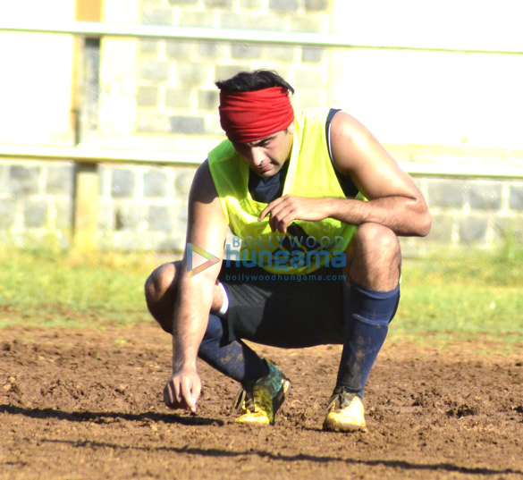 ranbir kapoor snapped playing football 9