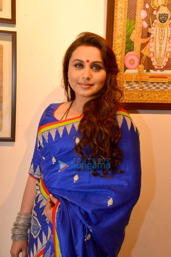 rani mukerji inaugurates suvigya sharmas art exhibition 5