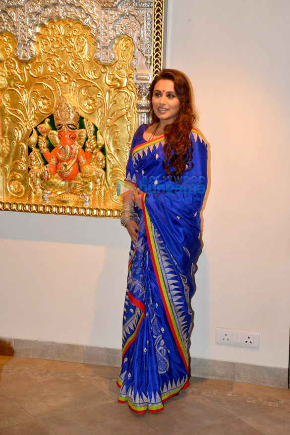 rani mukerji inaugurates suvigya sharmas art exhibition 7