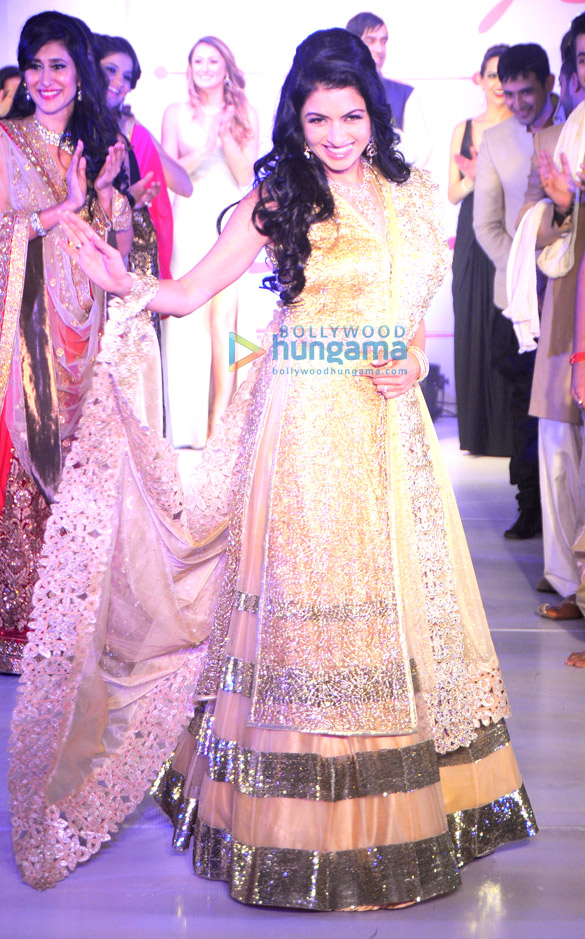 amy billimoria presented her exuberant and classy collection the wedding day 12