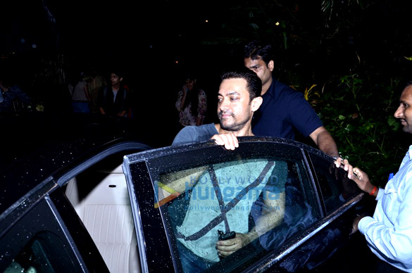 aamir khan snapped at prithivi theatre 8