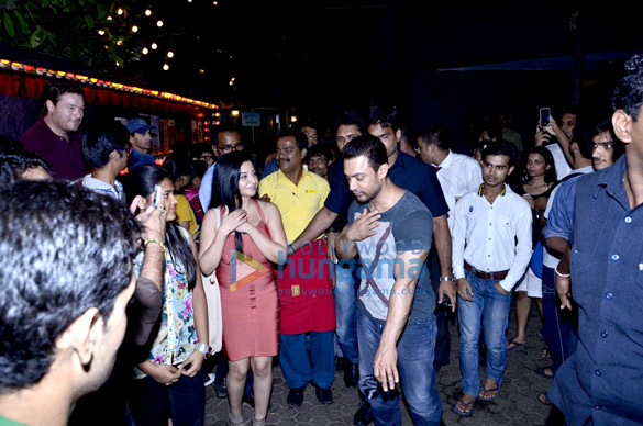 aamir khan snapped at prithivi theatre 4