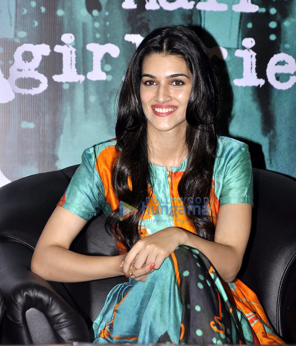 kirti sanon ekta kapoor at the launch chetan bhagats new book half girlfriend 9