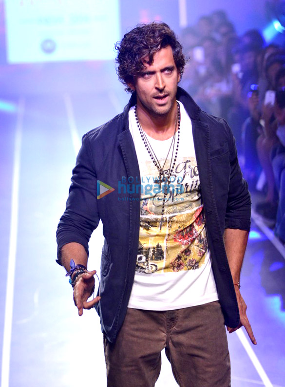 hrithik roshan walks for hrx at myntra fashion weekend 2014 finale 5