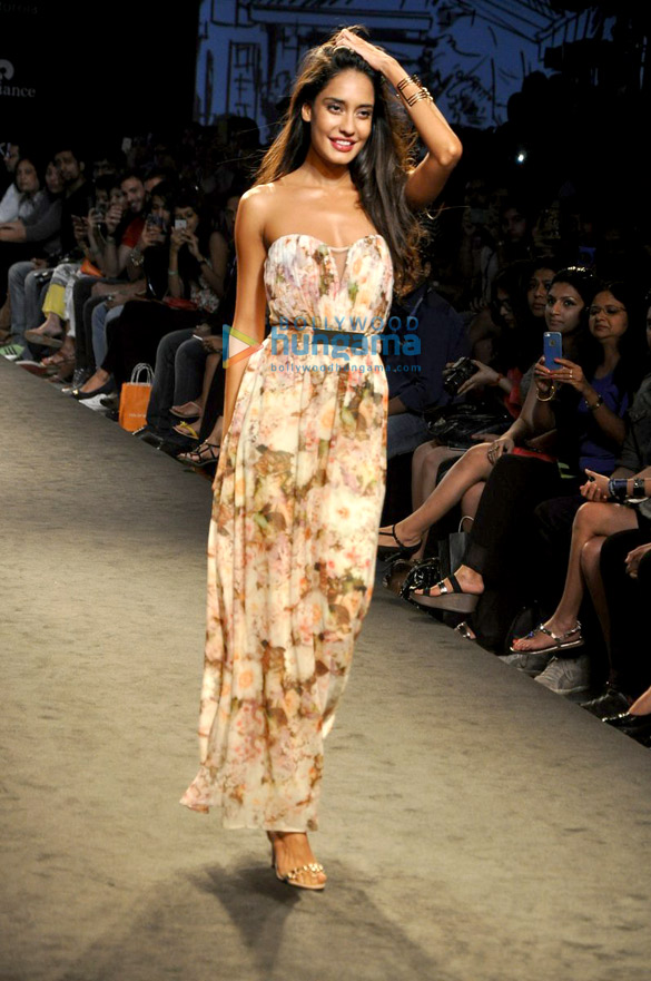 lisa haydon walks at myntra fashion weekend 2014 3