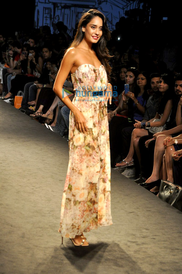lisa haydon walks at myntra fashion weekend 2014 4