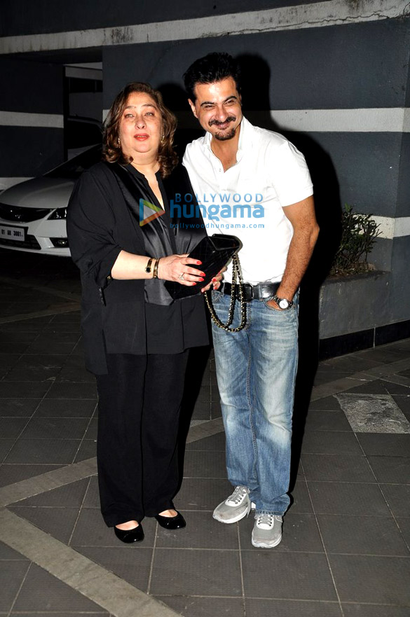 gauri khans birthday bash at sanjay kapoor maheep sandhus house in juhu 2